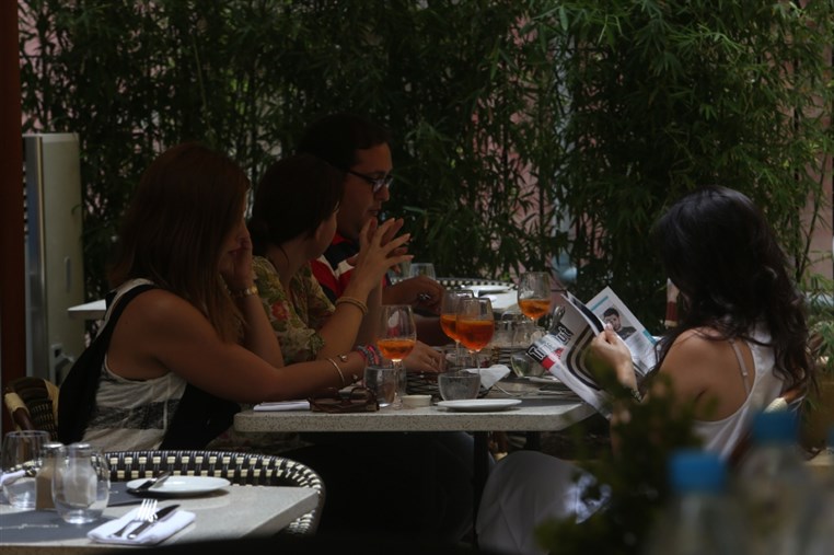 Les Fenetres Media Lunch